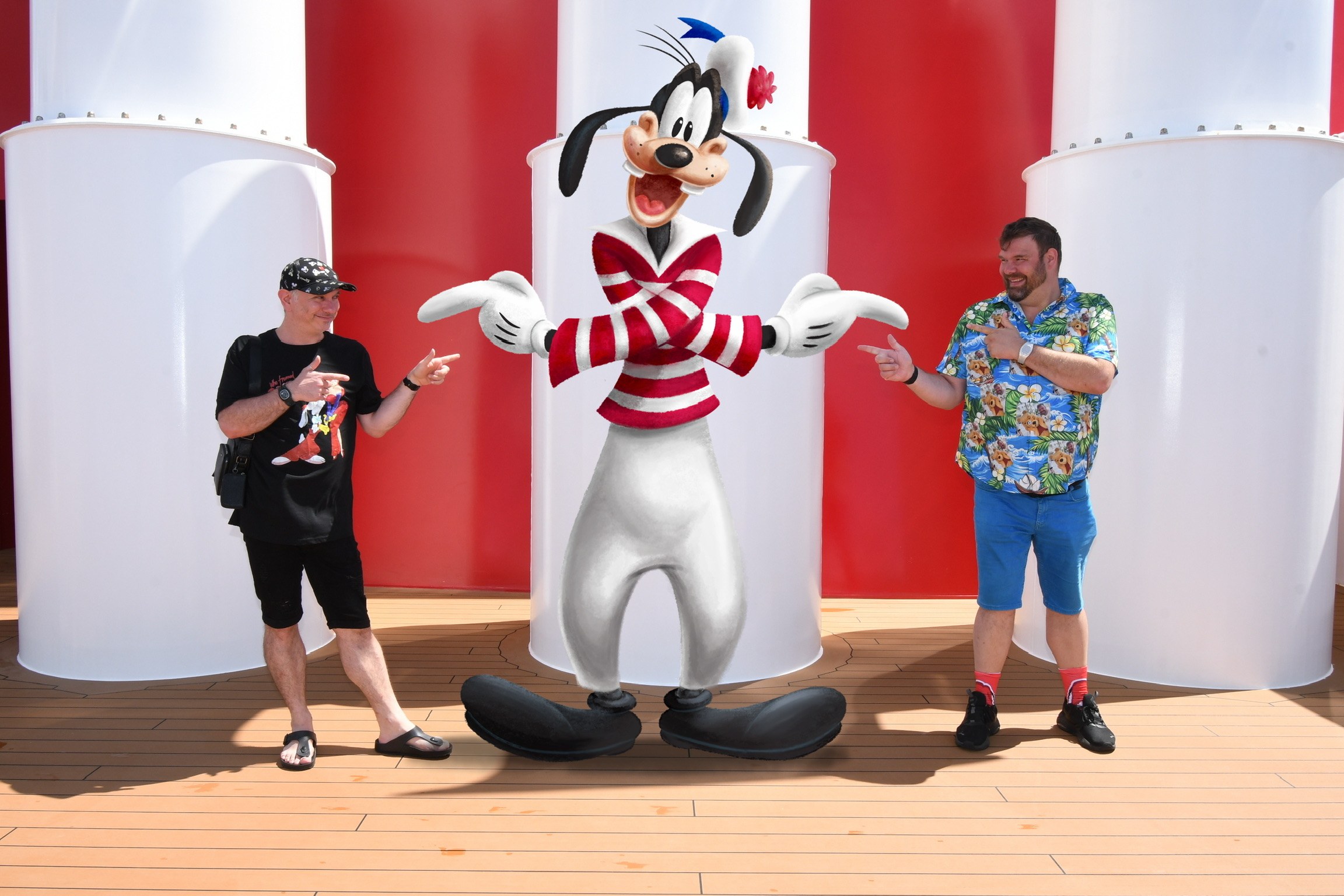 Aldo en Jan met Goofy aan boord van de Disney Treasure
