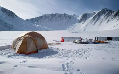 Alpinisme, skiën en expeditie-reizen